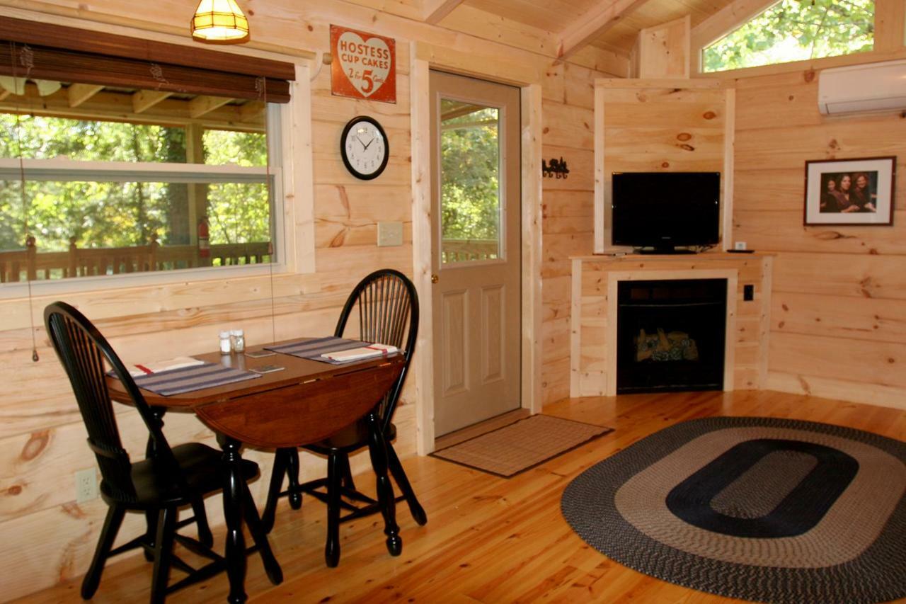 Pine Gables Cabins Villa Lake Lure Exterior photo